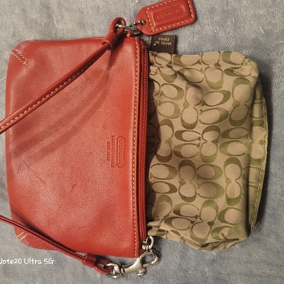 0603. EUC ~ Vintage Red ~ COACH Wristlet ~ Lining, Strap & Charm Tag are perfect - Picture 9 of 13